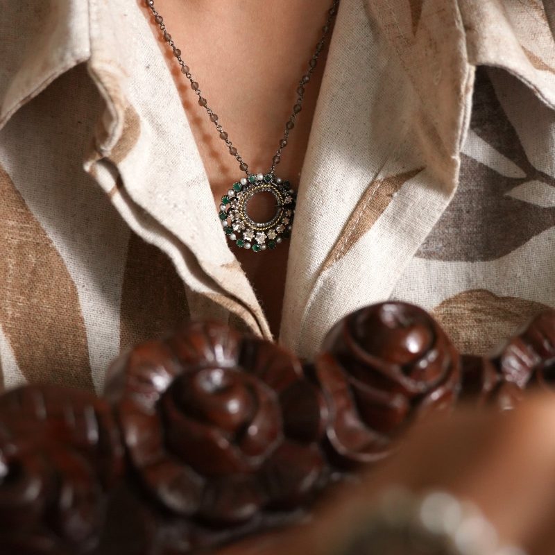 vintageimages modelimg tajhaloemeraldNecklace